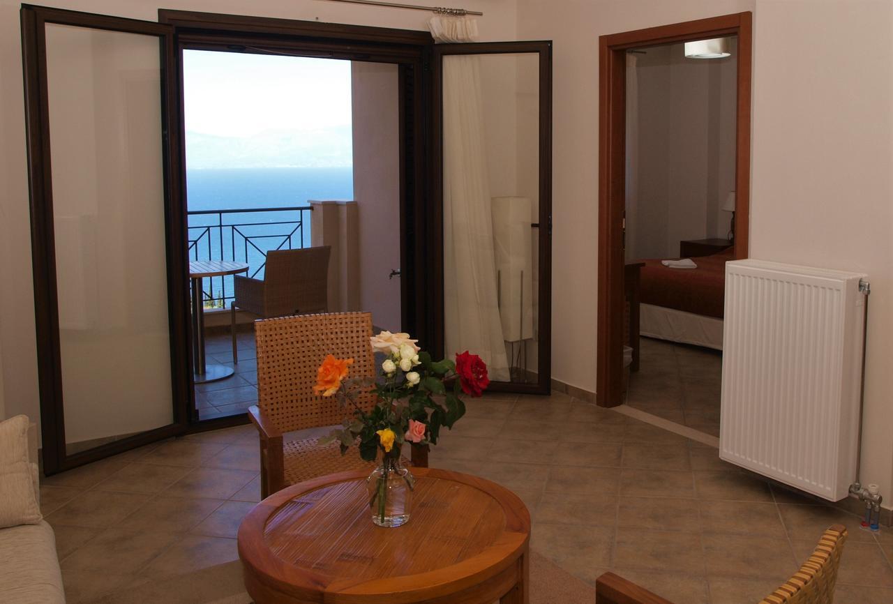 Hotel Theasi Diakopto Exterior photo
